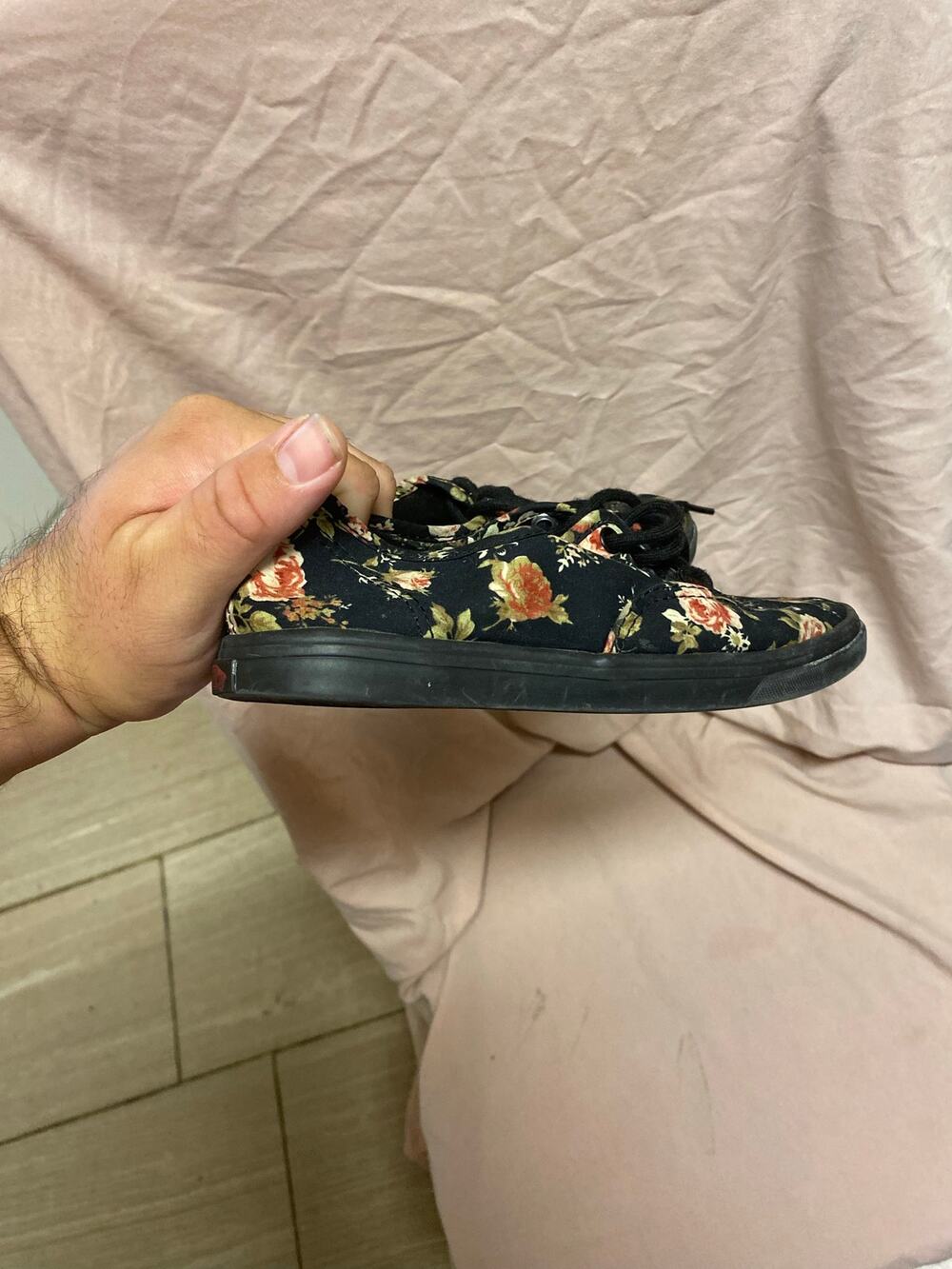 Vans Size 5 Womens or 3.5 Mens Black Floral Roses Low Lace Fashion Sneakers